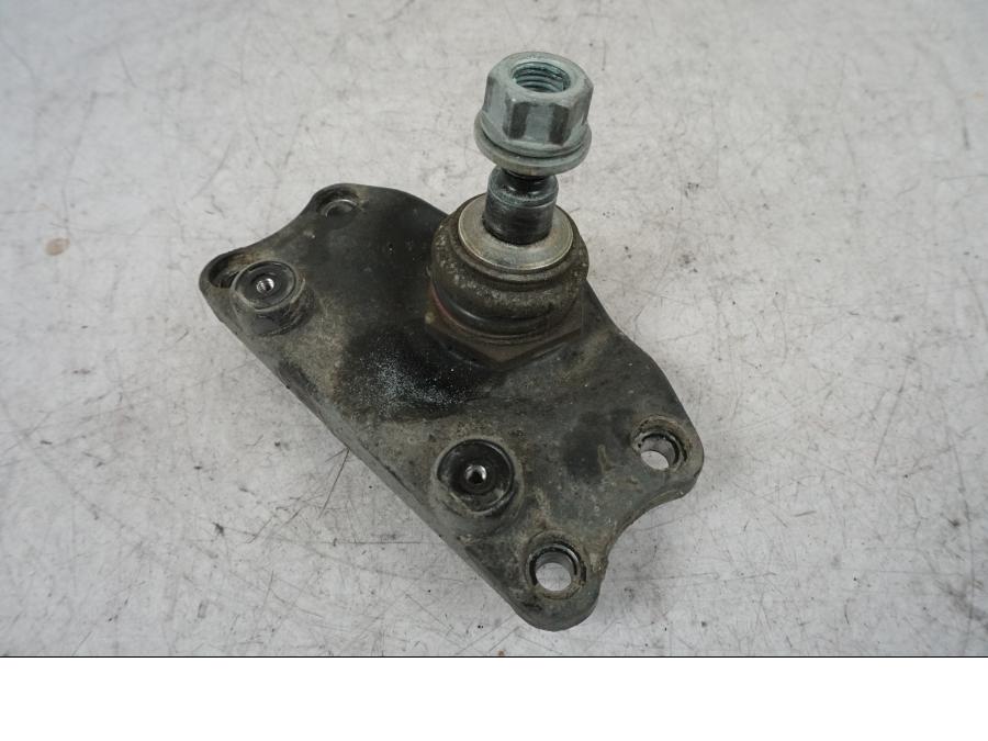 Baksidan på Gaffelkrona från en BMW R 850 R -2004 motorcykel.