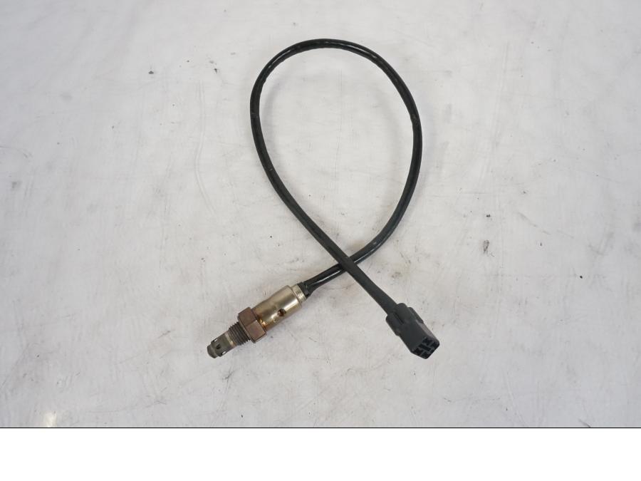 Framsidan på Lambdasond från en KTM 1290 Super Duke R -2023 motorcykel.