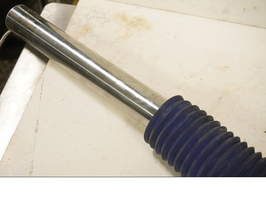 Vänster sida på Gaffelben från en Yamaha XTZ 750 -1993 motorcykel.