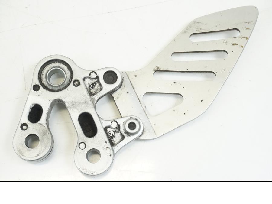 Vänster sida på Fotpinnefäste inre från en Suzuki GSX-R 1000 -2005 motorcykel.