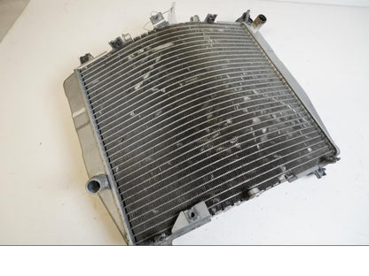 Vänster sida på Vattenkyl från en Kawasaki ZXR 400 -1993 motorcykel.