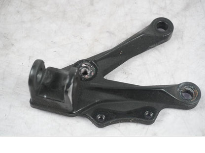 Framsidan på Fotpinnefäste från en Kawasaki ZX-10R -2008 motorcykel.