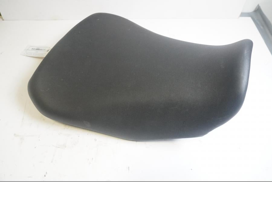 Baksidan på Sadel från en Yamaha MT-09 Tracer -2016 motorcykel.