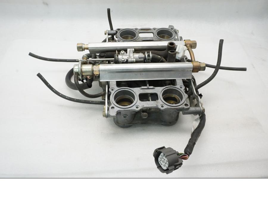 Snett uppifrån på Spjällhus från en Honda VFR 800 -2000 motorcykel.