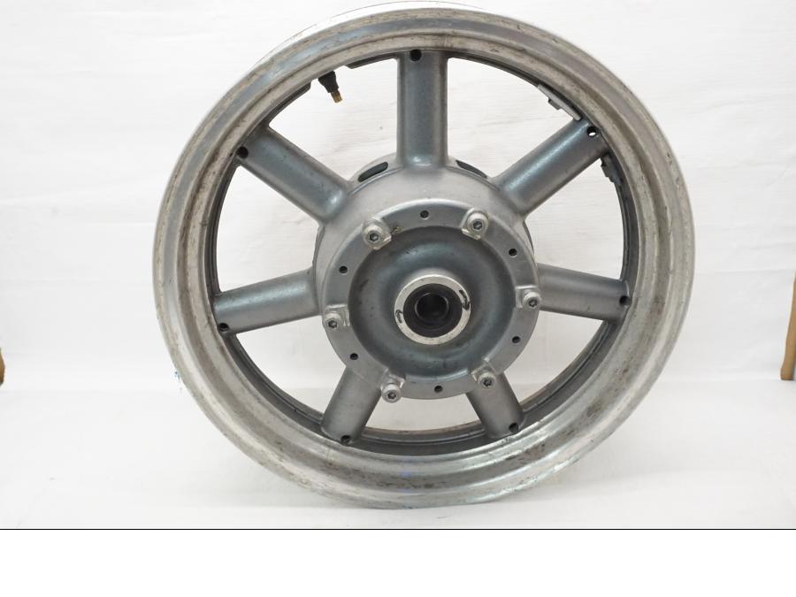 Framsidan på Fälg från en Yamaha XVZ 13TD -1999 motorcykel.