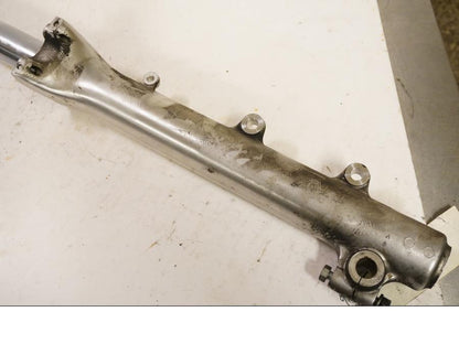 Vänster sida på Gaffelben från en Yamaha XV 1100 -1995 motorcykel.