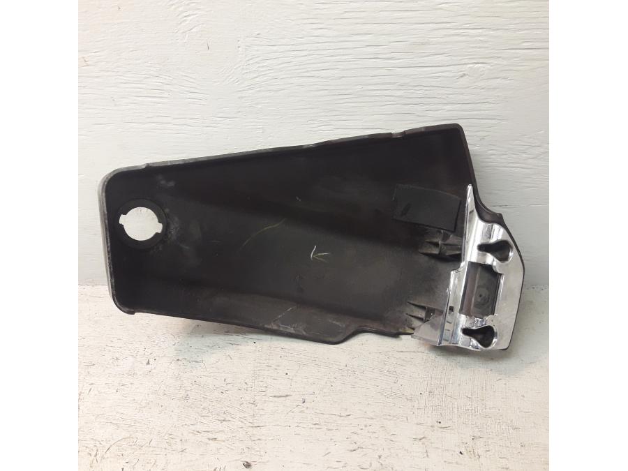 Baksidan på Sidopanel från en Yamaha XVS 1100 -2001 motorcykel.