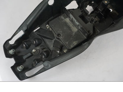 Höger sida på Undertail från en KTM 1290 Super Duke R -2015 motorcykel.