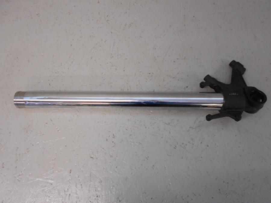 Baksidan på Gaffelben från en KTM 1290 Super Adventure -2016 motorcykel.