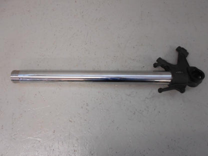 Baksidan på Gaffelben från en KTM 1290 Super Adventure -2016 motorcykel.