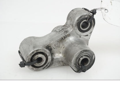 Baksidan på Stötdämparlänkage från en Yamaha XJ 900 -1997 motorcykel.