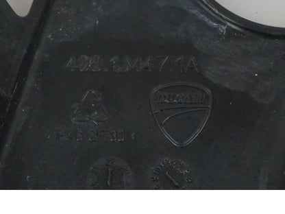 Höger sida på Ramskydd från en Ducati Desert X -2022 motorcykel.