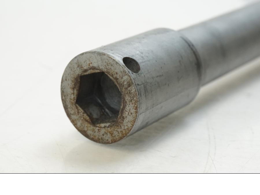 Höger sida på Axel från en Honda ST 1300 -2002 motorcykel.