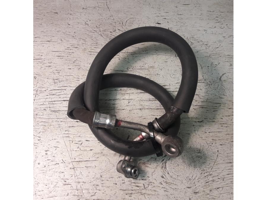 Baksidan på Fuel Rail från en Honda VTX 1800 -2007 motorcykel.