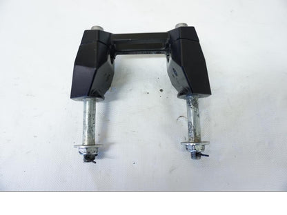 Baksidan på Styrfäste från en Kawasaki Z 800 -2013 motorcykel.