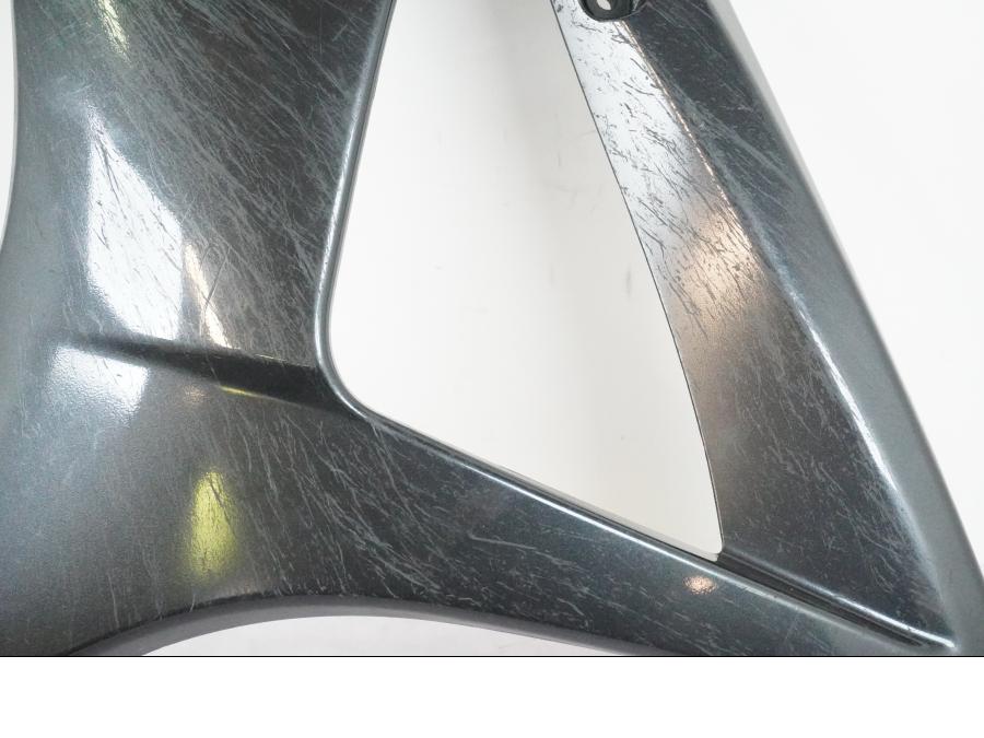 Snett uppifrån på Sidkåpa från en Suzuki GSX-R 1000 -2008 motorcykel.