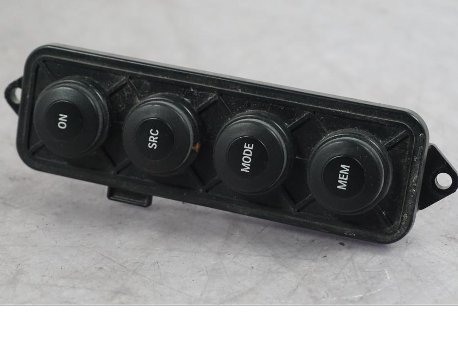 Framsidan på Radio från en BMW K 1600 GTL -2015 motorcykel.