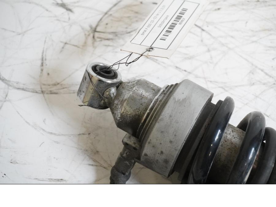 Vänster sida på Stötdämpare från en BMW F 650 CS -2003 motorcykel.