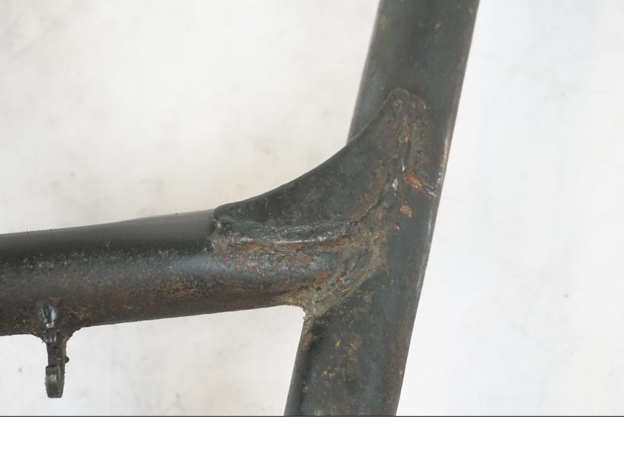 Extrabild2 på Centralstöd från en Suzuki GSX 550 EF -1985 motorcykel.