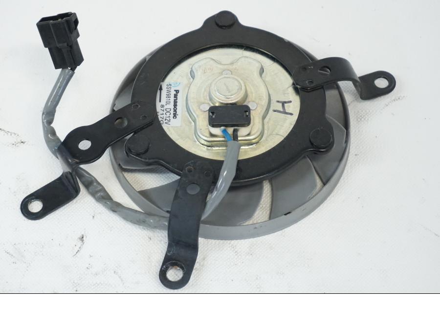 Framsidan på Vattenkylfläkt från en Yamaha YZF R6 -2006 motorcykel.