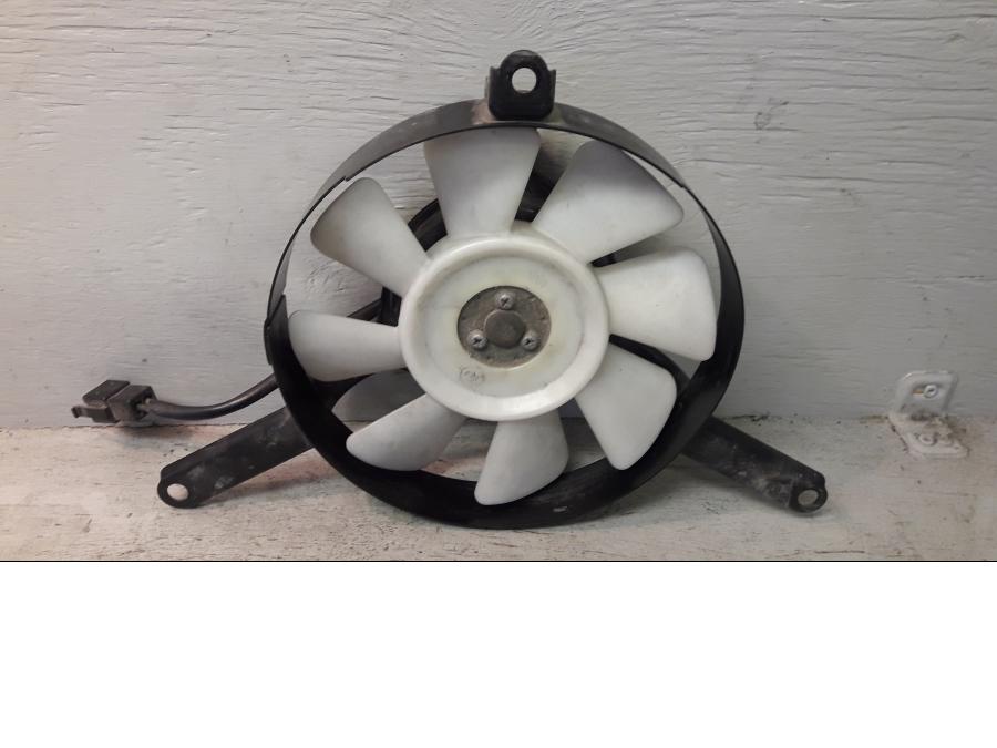 Framsidan på Vattenkylfläkt från en Yamaha XTZ 750 -1995 motorcykel.