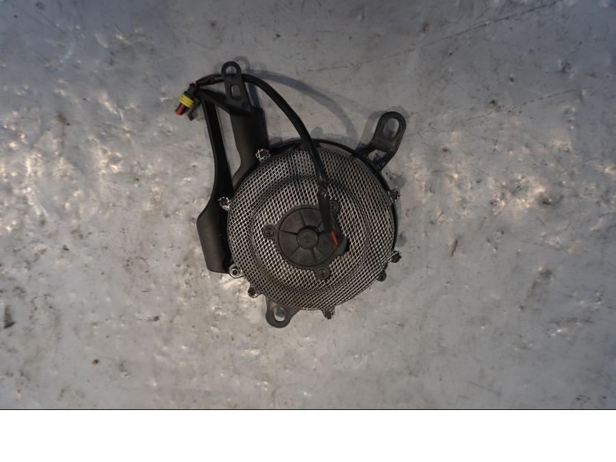 Framsidan på Vattenkylfläkt från en Ducati Diavel -2015 motorcykel.