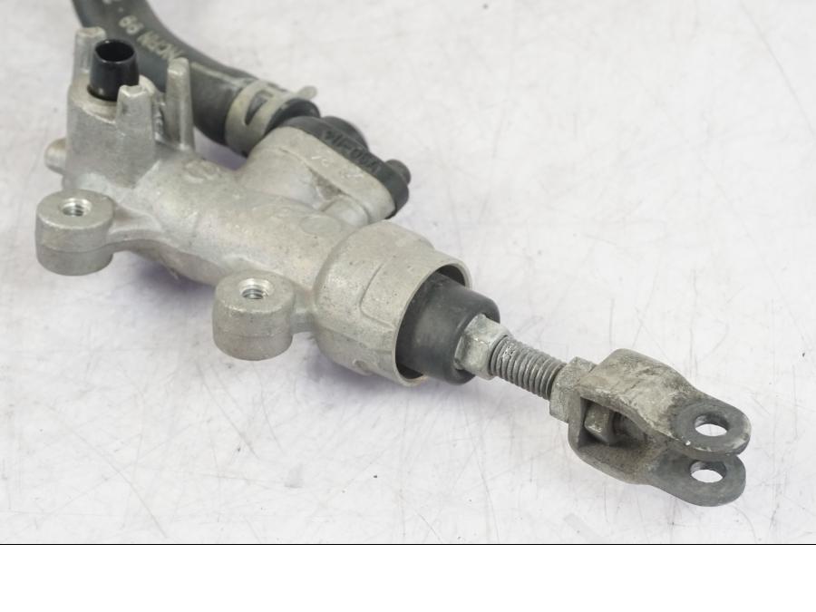 Extrabild2 på Bromshuvudcylinder från en Suzuki GSX 1300 RX -1999 motorcykel.