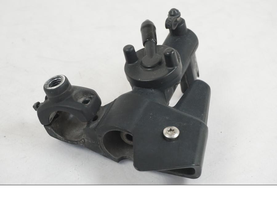 Vänster sida på Bromshuvudcylinder från en BMW F 800 GS -2008 motorcykel.