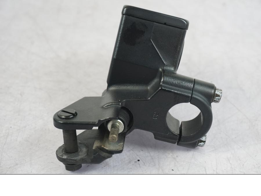 Vänster sida på Kopplingshuvudcylinder från en Suzuki GSX 1300 RX -1999 motorcykel.