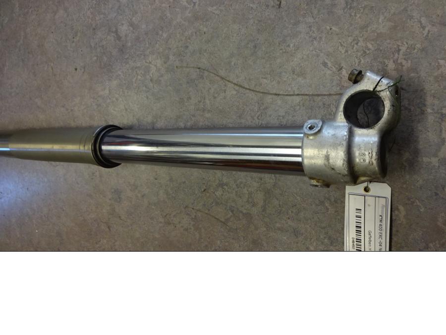 Höger sida på Gaffelben från en KTM 400 EXC -2005 motorcykel.