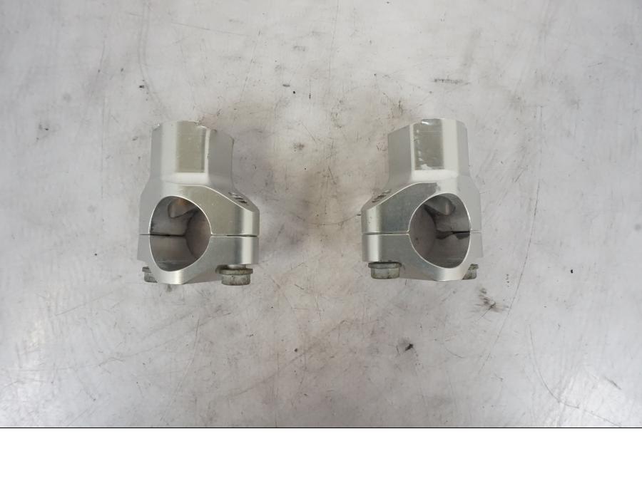 Baksidan på Styrfäste från en KTM 690 SMCR -2016 motorcykel.