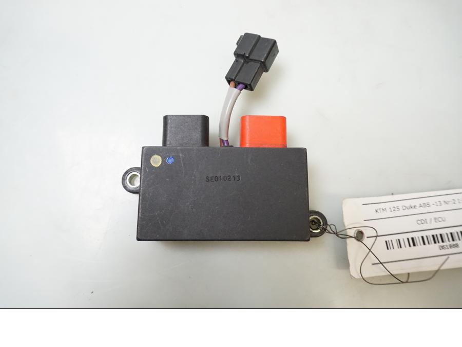 Framsidan på CDI / ECU från en KTM 125 Duke -2013 motorcykel.