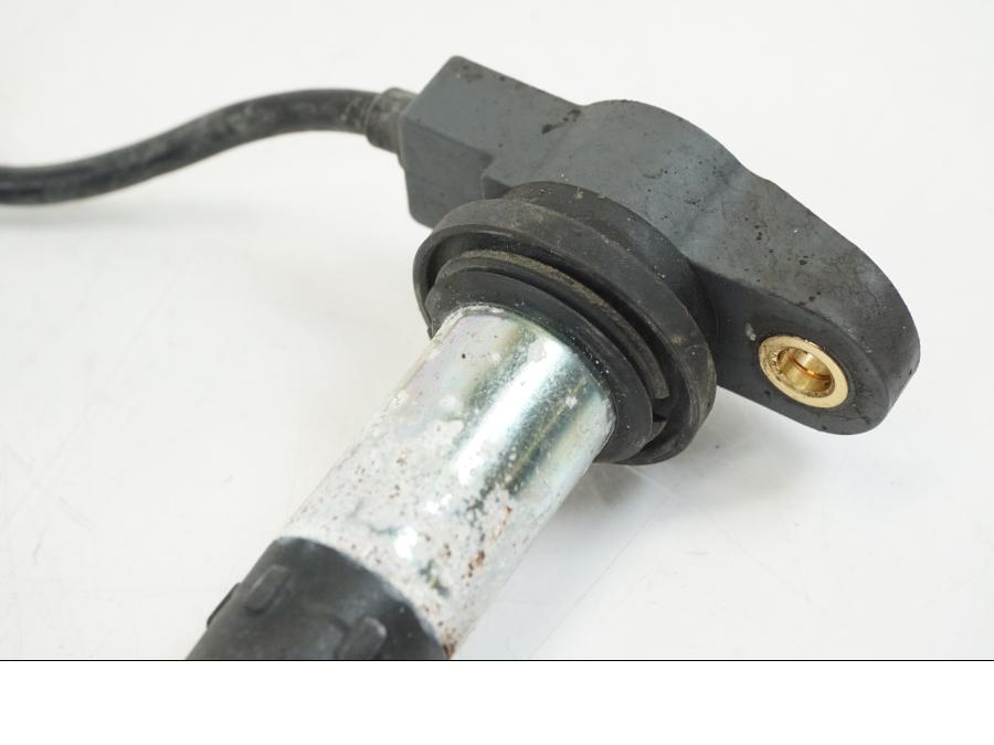 Vänster sida på Tändspole från en Ducati Streetfighter V4 -2020 motorcykel.