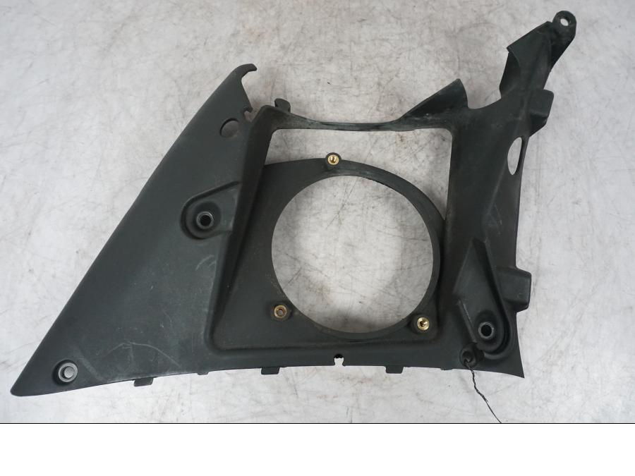 Framsidan på Luftvinge från en Buell 1125 R -2008 motorcykel.