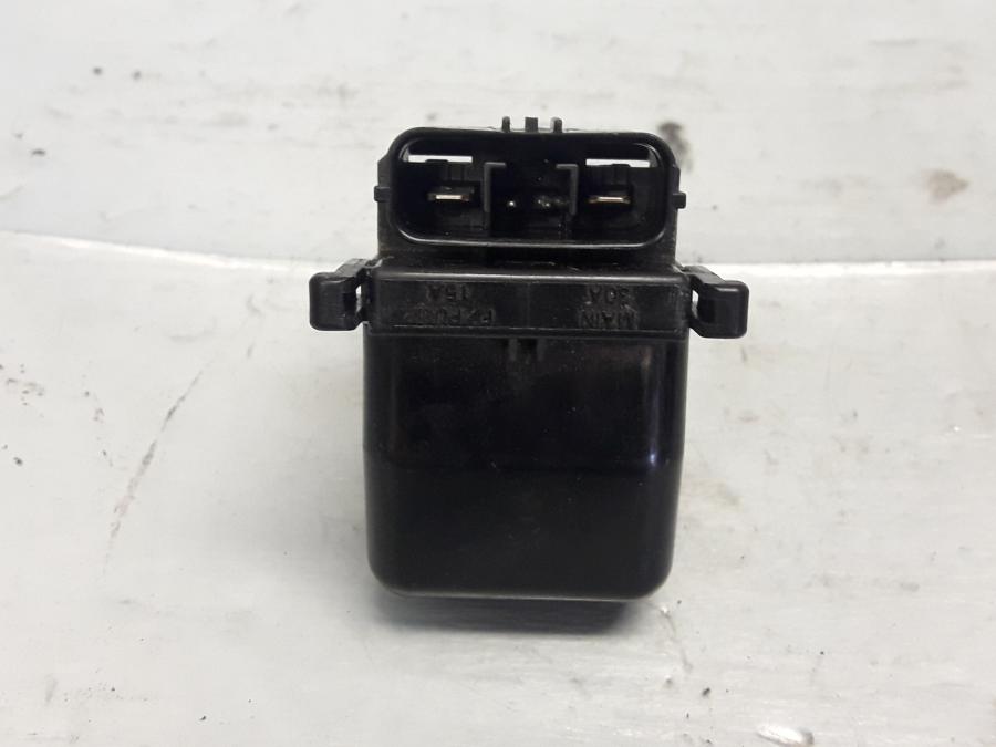 Framsidan på Startrelä från en Kawasaki Z 1000 -2013 motorcykel.