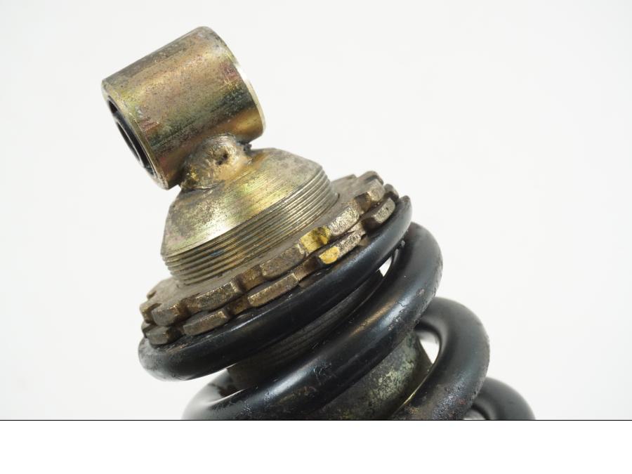 Vänster sida på Stötdämpare från en Suzuki VL 1500 -1999 motorcykel.