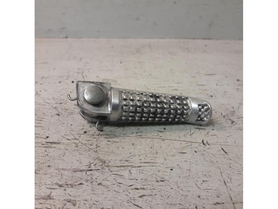 Framsidan på Fotpinne från en Suzuki GSX-R 1000 -2004 motorcykel.