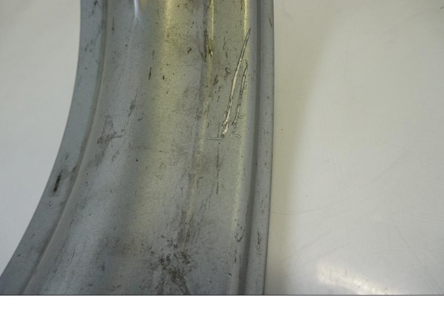 Vänster sida på Fälg från en Triumph Rocket III -2005 motorcykel.