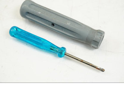 Snett nerifrån på Verktyg från en BMW F 650 CS -2003 motorcykel.