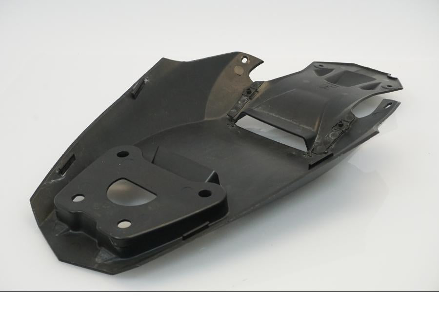 Vänster sida på Undertail från en Ducati Streetfighter 1098 -2010 motorcykel.