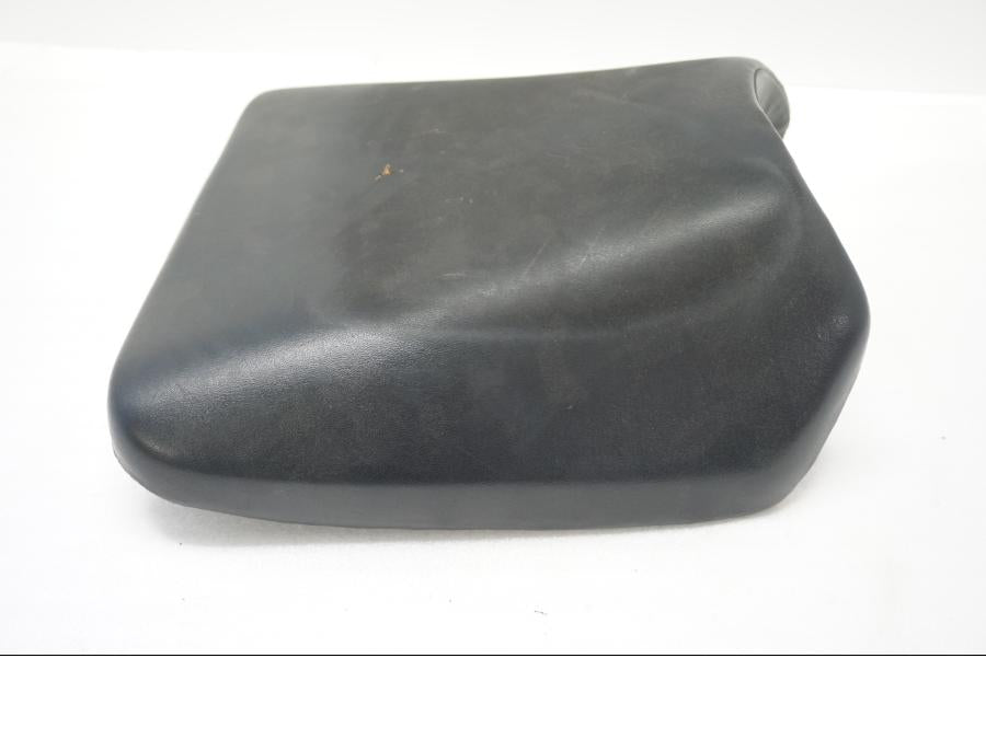 Framsidan på Sadel från en Honda CBR 900 RR -1998 motorcykel.