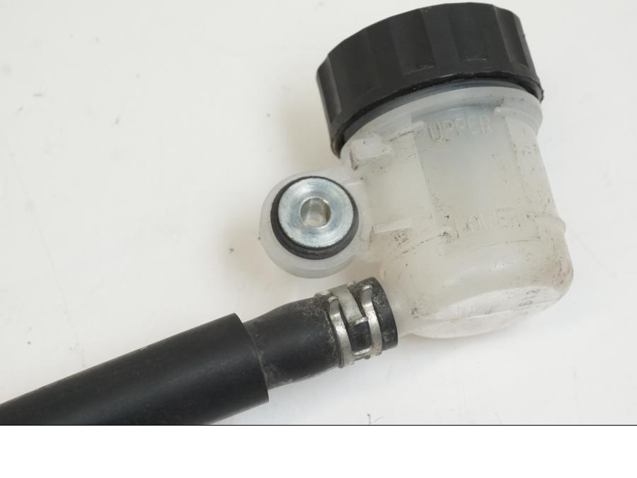 Extrabild4 på Bromshuvudcylinder från en Yamaha YZF R7 -2022 motorcykel.