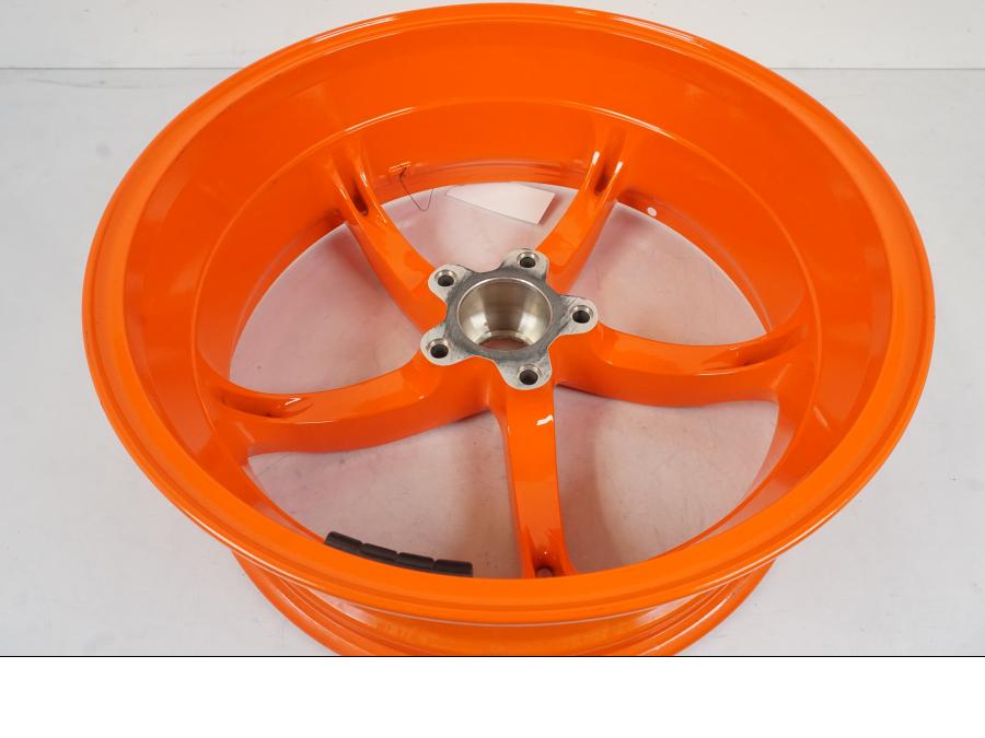 Extrabild3 på Fälg från en KTM 1290 Super Duke R EVO -2023 motorcykel.