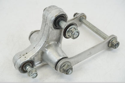 Framsidan på Stötdämparlänkage från en Suzuki GSX 1300 R -2017 motorcykel.