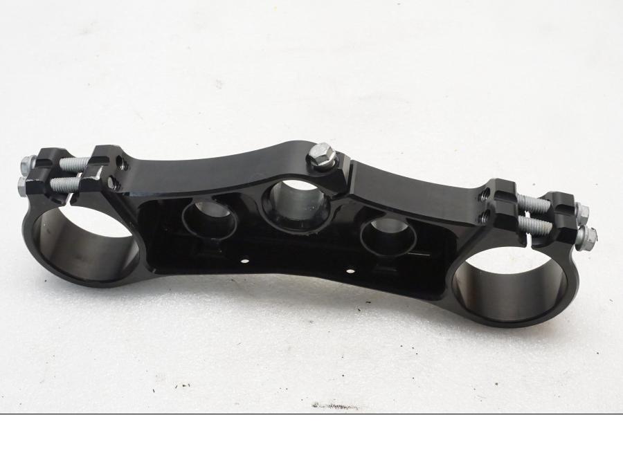 Höger sida på Gaffelkrona från en KTM 690 SMCR -2019 motorcykel.