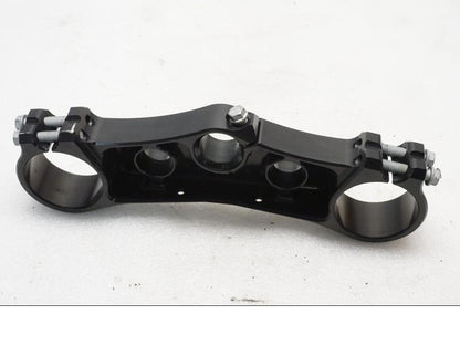 Höger sida på Gaffelkrona från en KTM 690 SMCR -2019 motorcykel.