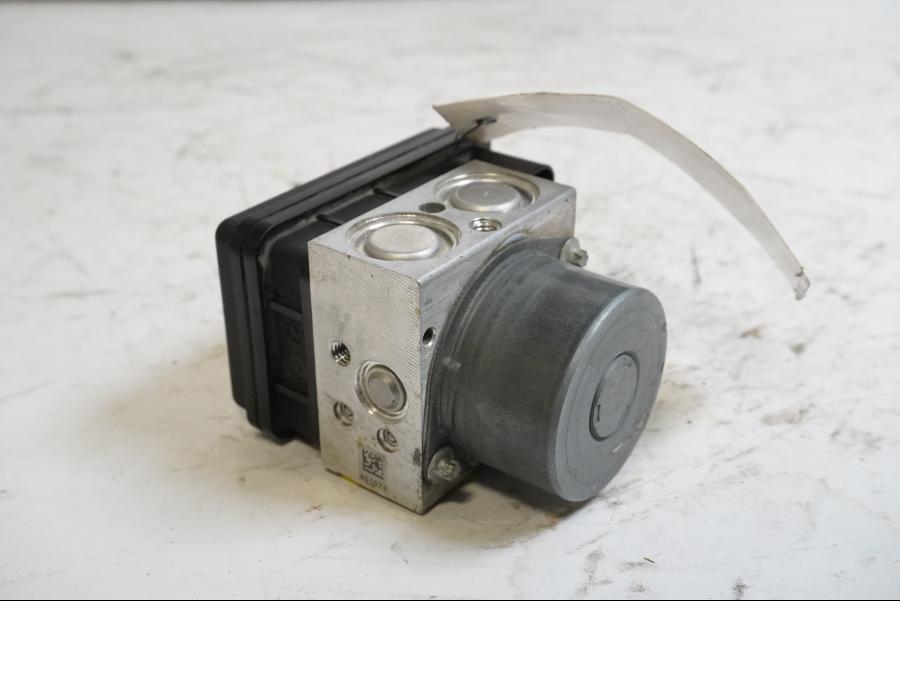 Framsidan på ABS Modulator från en Ducati Scrambler 800 -2016 motorcykel.