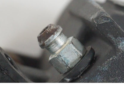 Vänster sida på Bromsok från en Yamaha YZF 1000 R1 -2007 motorcykel.