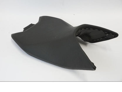 Framsidan på Sadel från en KTM 690 Duke -2016 motorcykel.