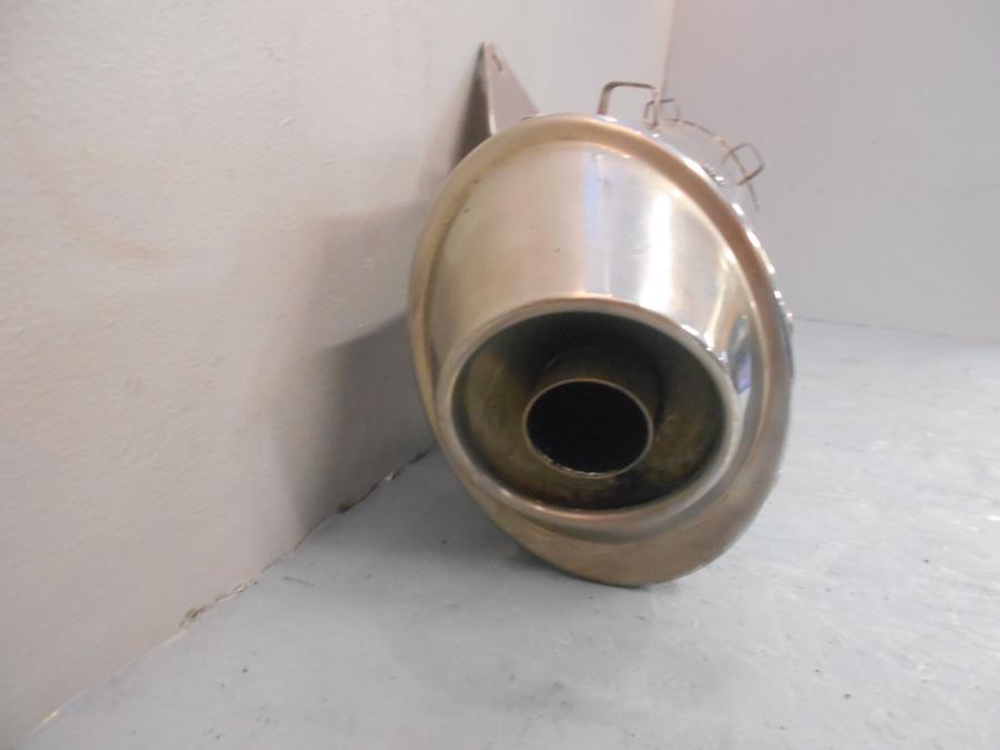 Baksidan på Ljuddämpare från en Triumph Tiger -2008 motorcykel.